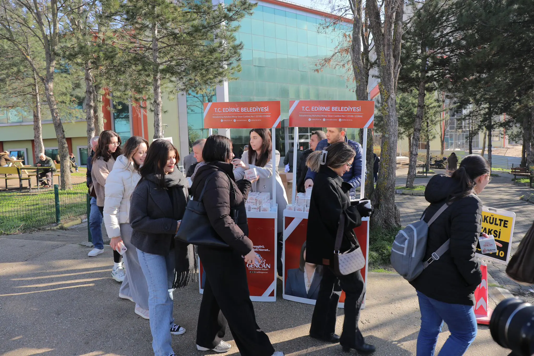 EDİRNE’DE KANDİL BEREKETİ: BAŞKAN FİLİZ GENCAN HEMŞEHRİLERİ İLE BİR ARAYA GELDİ galeri görseli